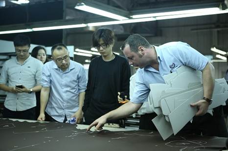 伟巴斯特的极致天窗工艺澳门新葡京app遇见(图24)